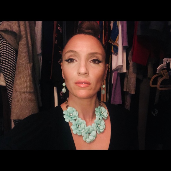 Sea Foam Green Flower Necklace and Earrings Set - Picture 1 of 5